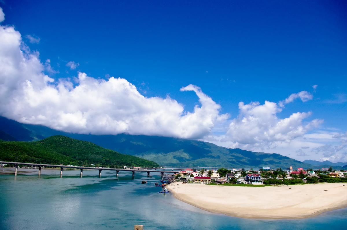 Dự án đất nền Golden Bay là khu đô thị quốc tế kiểu mẫu đầu tiên và duy nhất nằm bên Bãi Dài - Nha Trang, một trong những vịnh đẹp nhất thế giới
